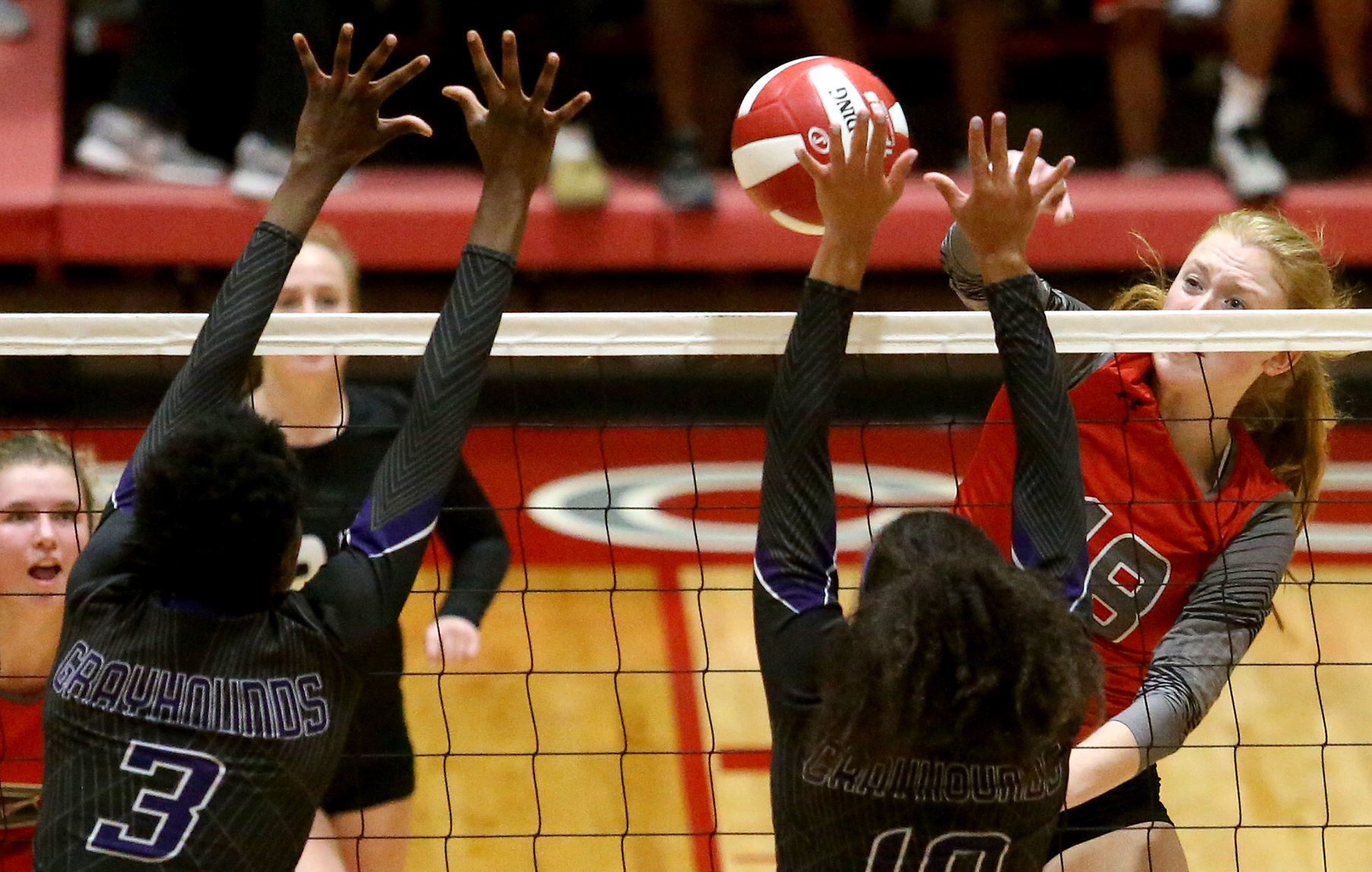 110419-qct-spt-ns-vball-012